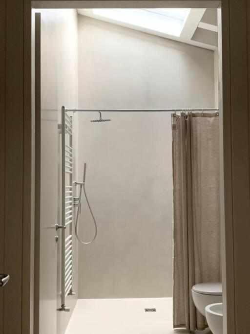 Waterfront Balcony I Grani 4 Resort Style Suite Livorno Bagian luar foto