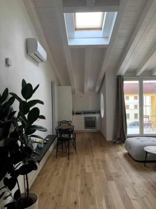 Waterfront Balcony I Grani 4 Resort Style Suite Livorno Bagian luar foto
