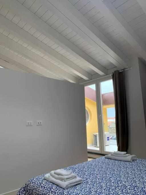 Waterfront Balcony I Grani 4 Resort Style Suite Livorno Bagian luar foto